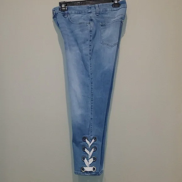 Chico's So Slimming Girlfriend Capr Jeans - Picture 3 of 9